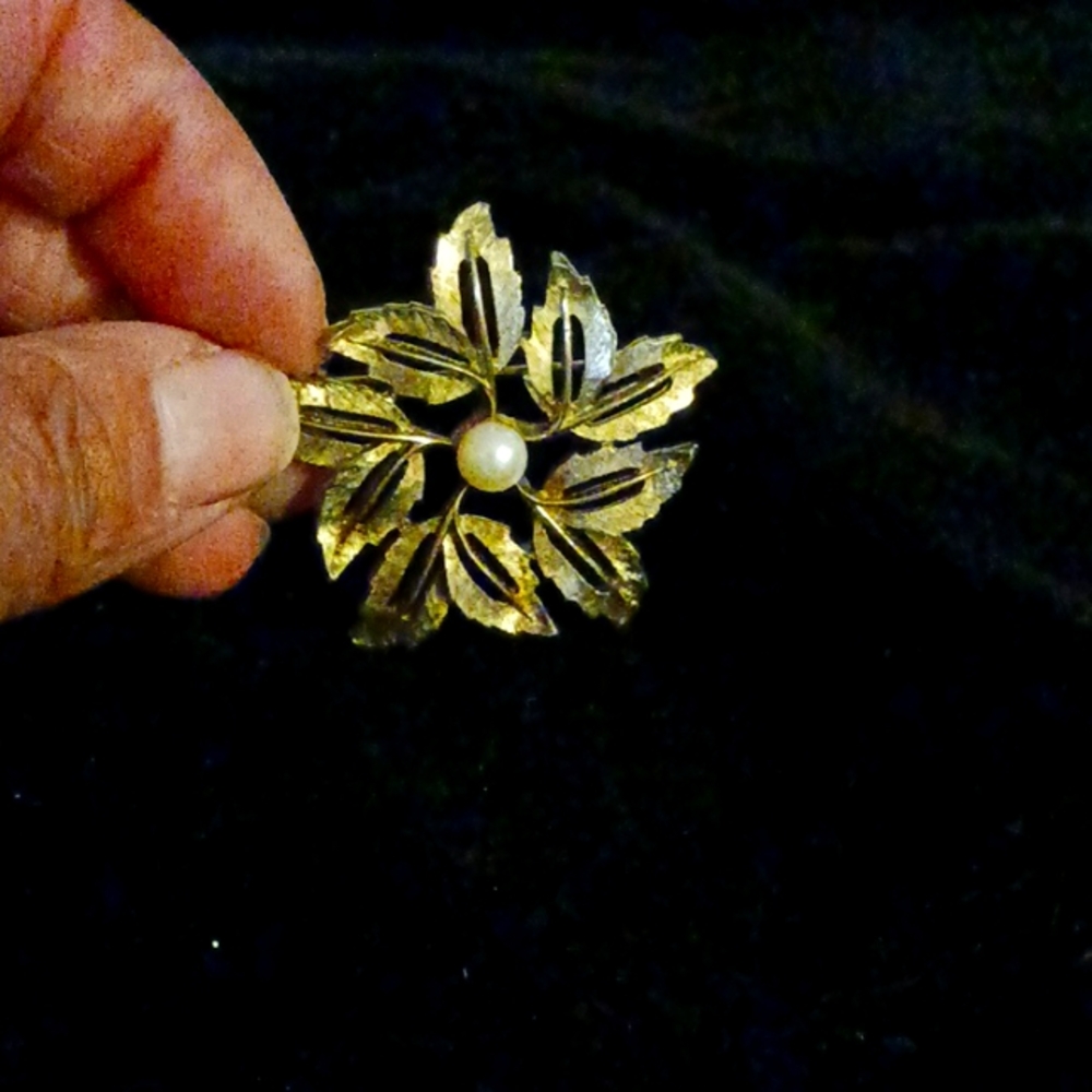 Vintage leaves brooch
